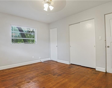 5518 Riviera Drive - Photo Thumbnail 21