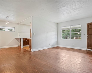 5518 Riviera Drive - Photo Thumbnail 2