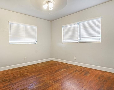 5518 Riviera Drive - Photo Thumbnail 14