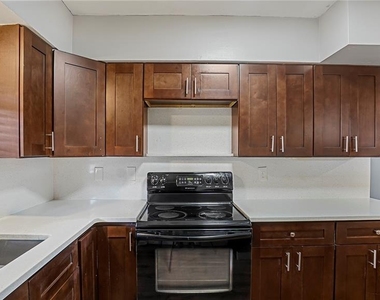 5518 Riviera Drive - Photo Thumbnail 6