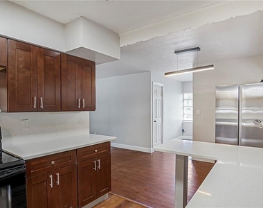 5518 Riviera Drive - Photo Thumbnail 8