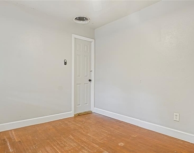 5518 Riviera Drive - Photo Thumbnail 12