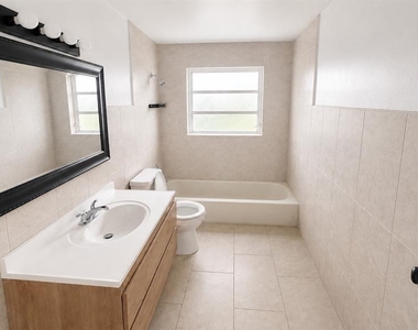 5518 Riviera Drive - Photo Thumbnail 16
