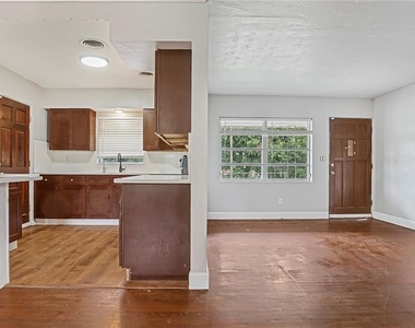5518 Riviera Drive - Photo Thumbnail 4