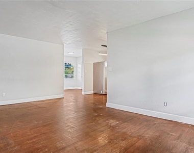5518 Riviera Drive - Photo Thumbnail 3