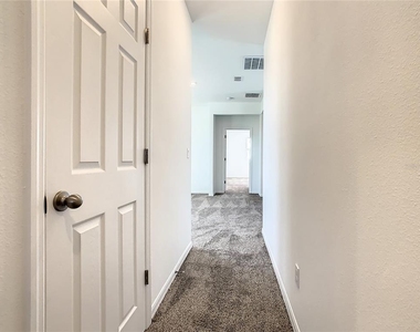 4749 Cross Prairie Parkway - Photo Thumbnail 34