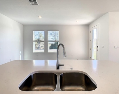 4749 Cross Prairie Parkway - Photo Thumbnail 15