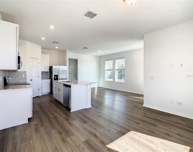 4749 Cross Prairie Parkway - Photo Thumbnail 9