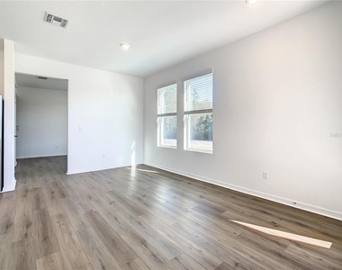 4749 Cross Prairie Parkway - Photo Thumbnail 18