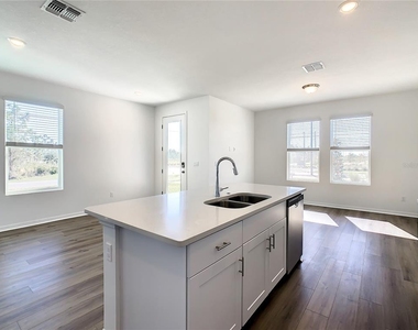 4749 Cross Prairie Parkway - Photo Thumbnail 16