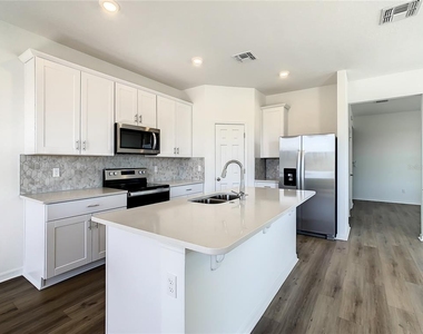 4749 Cross Prairie Parkway - Photo Thumbnail 10