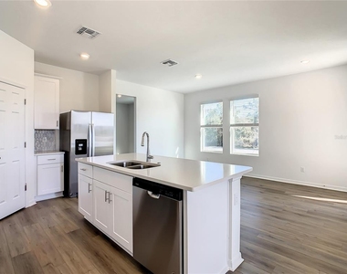 4749 Cross Prairie Parkway - Photo Thumbnail 11