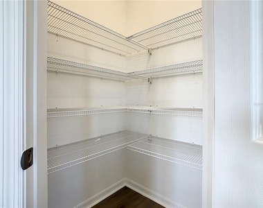 4749 Cross Prairie Parkway - Photo Thumbnail 14