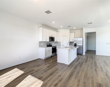 4749 Cross Prairie Parkway - Photo Thumbnail 8