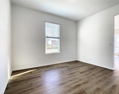 4749 Cross Prairie Parkway - Photo Thumbnail 21