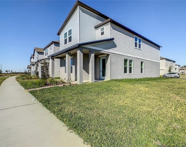 4749 Cross Prairie Parkway - Photo Thumbnail 3