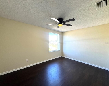 2985 Viscount Circle - Photo Thumbnail 20