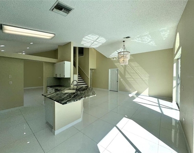 2985 Viscount Circle - Photo Thumbnail 6