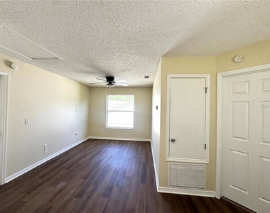 2985 Viscount Circle - Photo Thumbnail 11