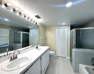 2985 Viscount Circle - Photo Thumbnail 14
