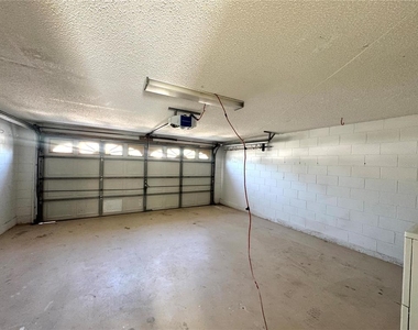 2985 Viscount Circle - Photo Thumbnail 23