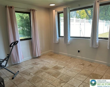 2850 W Livingston Street - Photo Thumbnail 22