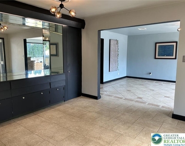 2850 W Livingston Street - Photo Thumbnail 8