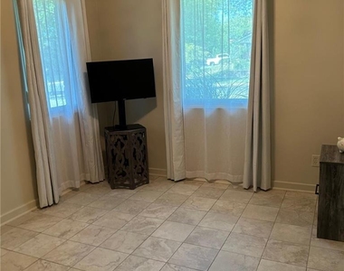 2850 W Livingston Street - Photo Thumbnail 24