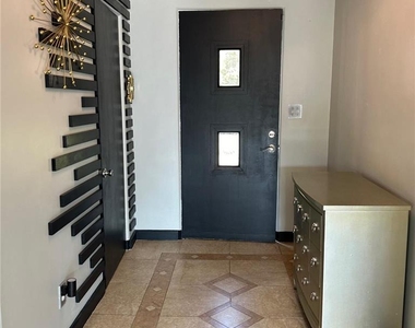 2850 W Livingston Street - Photo Thumbnail 4