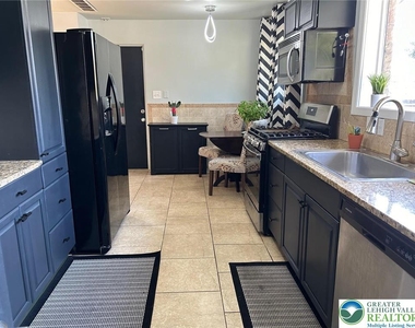 2850 W Livingston Street - Photo Thumbnail 1