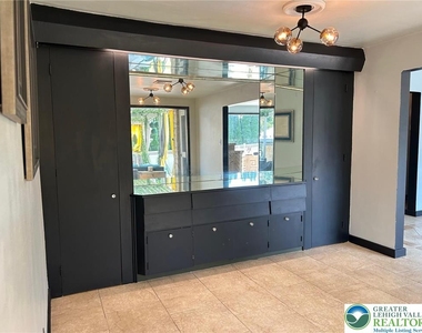 2850 W Livingston Street - Photo Thumbnail 17