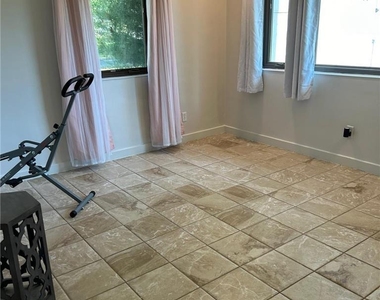 2850 W Livingston Street - Photo Thumbnail 20
