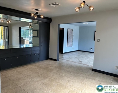 2850 W Livingston Street - Photo Thumbnail 7