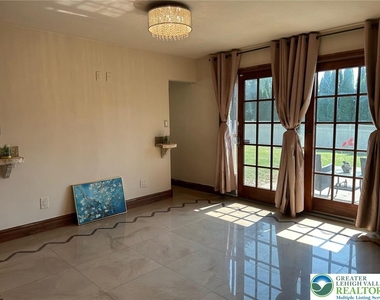 2850 W Livingston Street - Photo Thumbnail 10