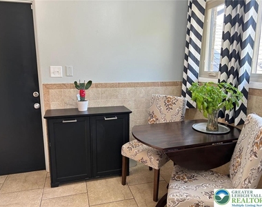 2850 W Livingston Street - Photo Thumbnail 3