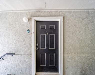 3705 Sw 27th Street - Photo Thumbnail 3