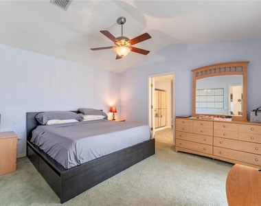 233 Reserve Drive - Photo Thumbnail 3