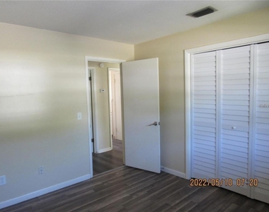 722 N Warfield Avenue - Photo Thumbnail 9