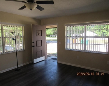 722 N Warfield Avenue - Photo Thumbnail 3