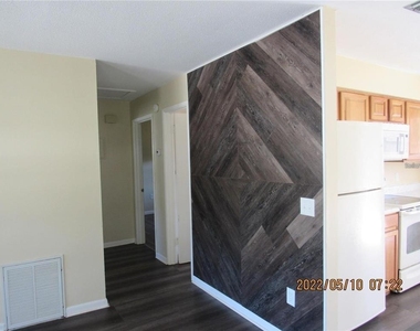 722 N Warfield Avenue - Photo Thumbnail 5