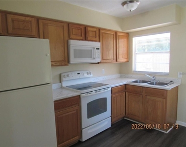 722 N Warfield Avenue - Photo Thumbnail 2
