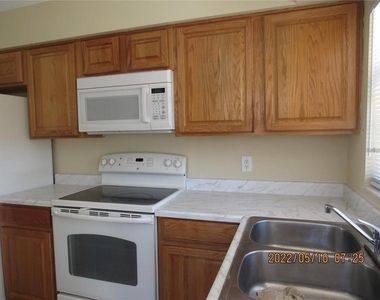 722 N Warfield Avenue - Photo Thumbnail 1