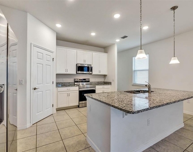 2599 Avalon Park Boulevard - Photo Thumbnail 3