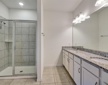 2599 Avalon Park Boulevard - Photo Thumbnail 13