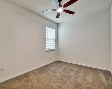2599 Avalon Park Boulevard - Photo Thumbnail 14