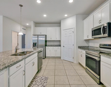 2599 Avalon Park Boulevard - Photo Thumbnail 4