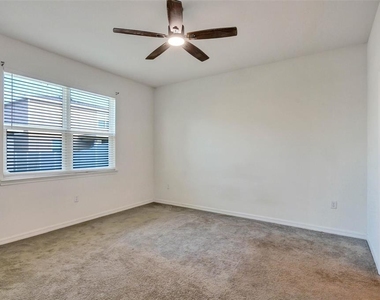 2599 Avalon Park Boulevard - Photo Thumbnail 11