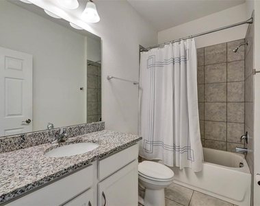 2599 Avalon Park Boulevard - Photo Thumbnail 16