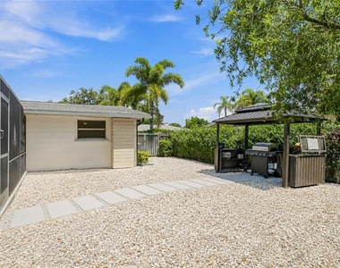 2560 Sunnyside Street - Photo Thumbnail 35