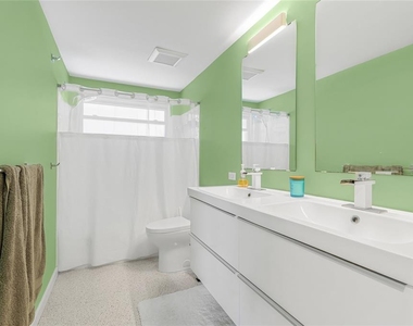 2560 Sunnyside Street - Photo Thumbnail 23